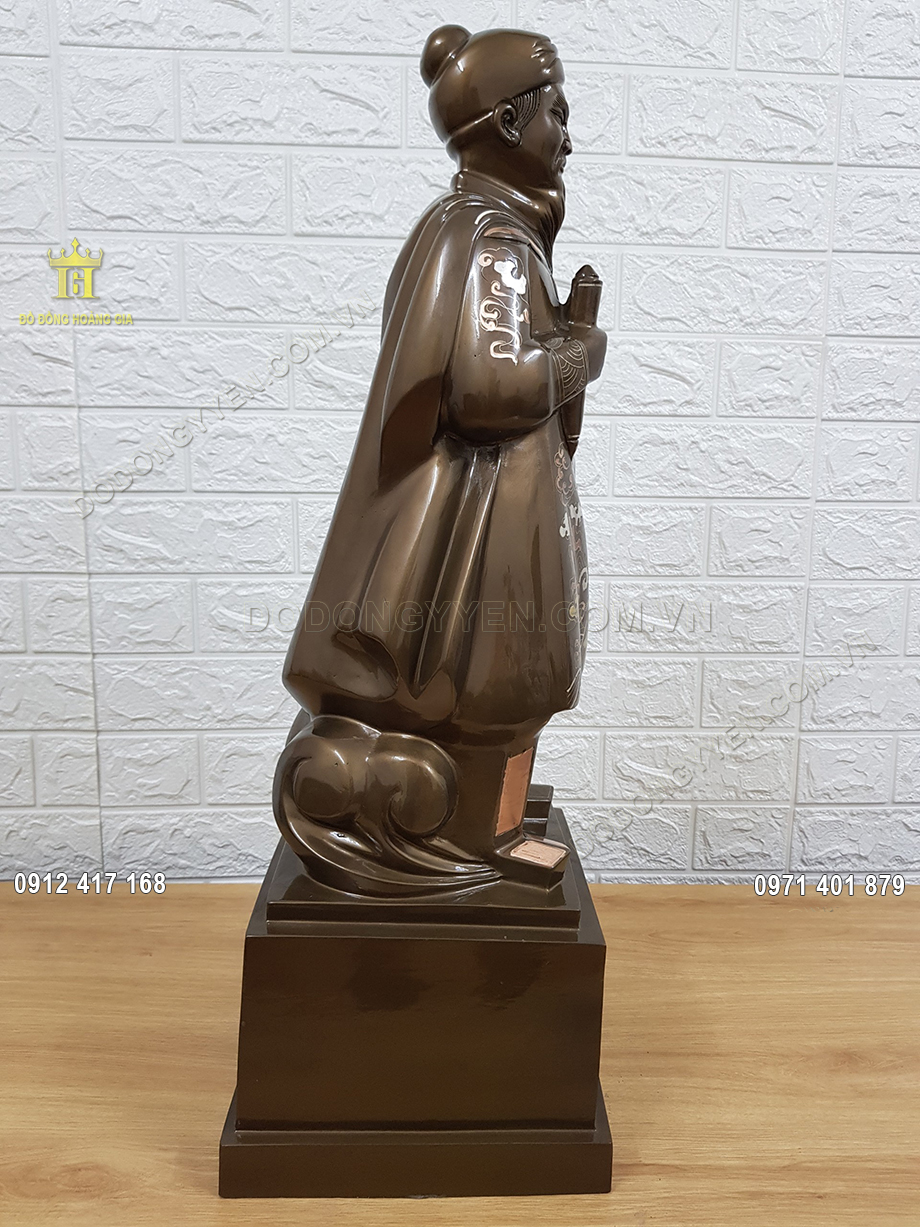 Ng&agrave;i được đ&uacute;c theo d&aacute;ng đứng v&ocirc; c&ugrave;ng oai nghi&ecirc;m